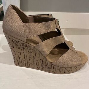 Aerosoles open toe wedge sandal with zipper down front size 6.5